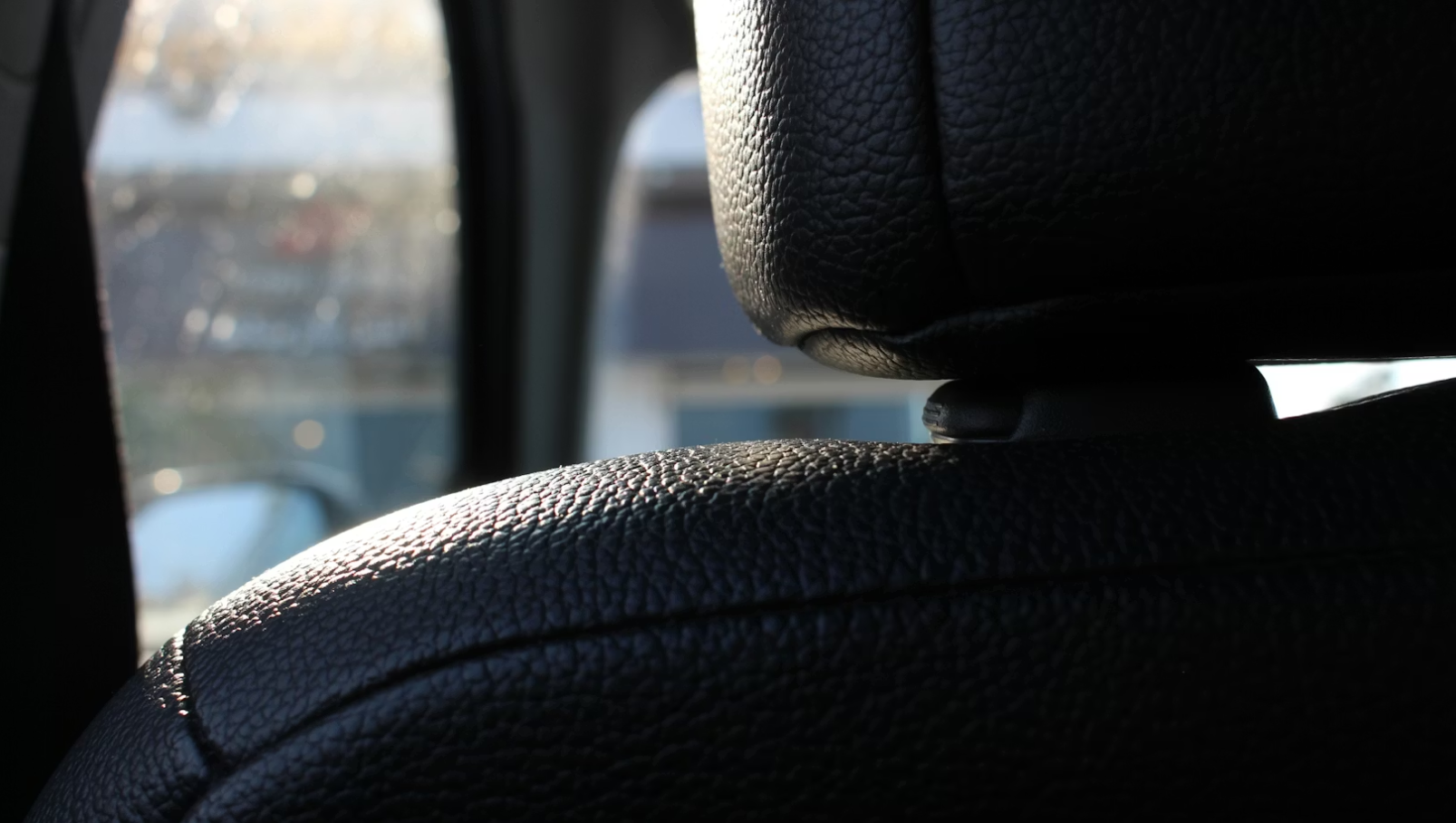 Interior con asientos de cuero