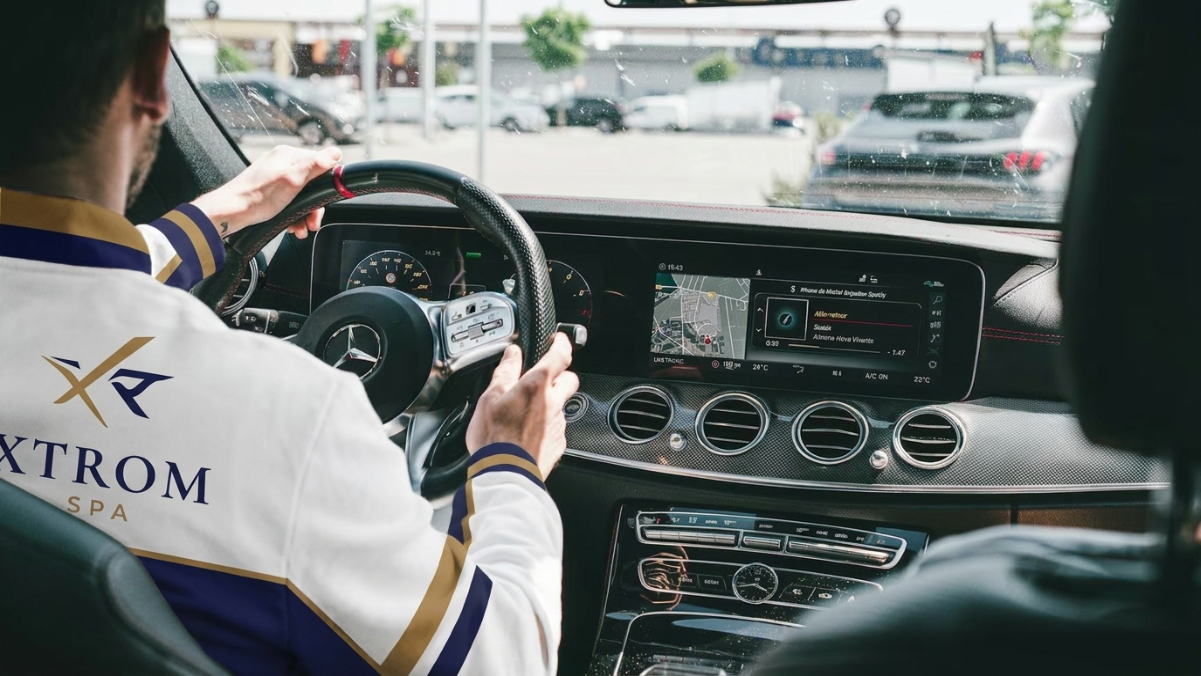 Conductor profesional XTROM al volante