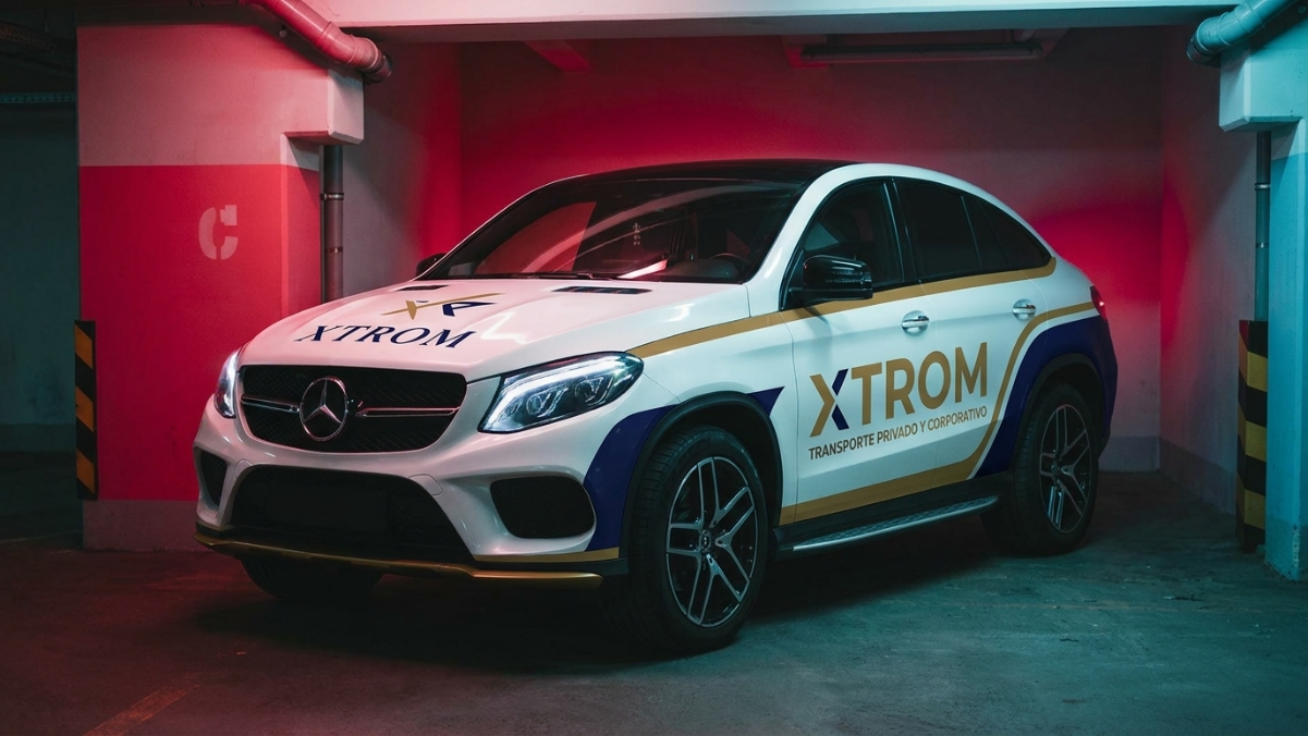 SUV Mercedes XTROM para traslados ejecutivos